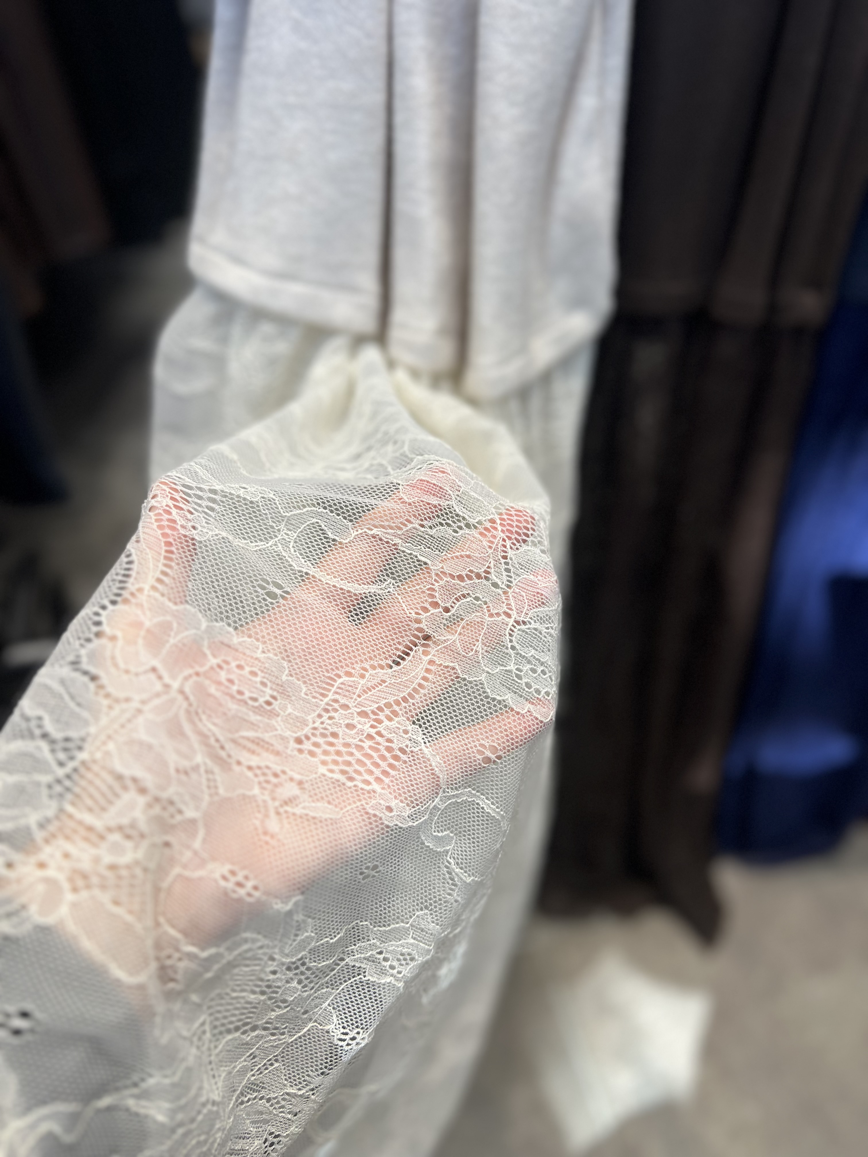 Abito lungo con pizzo