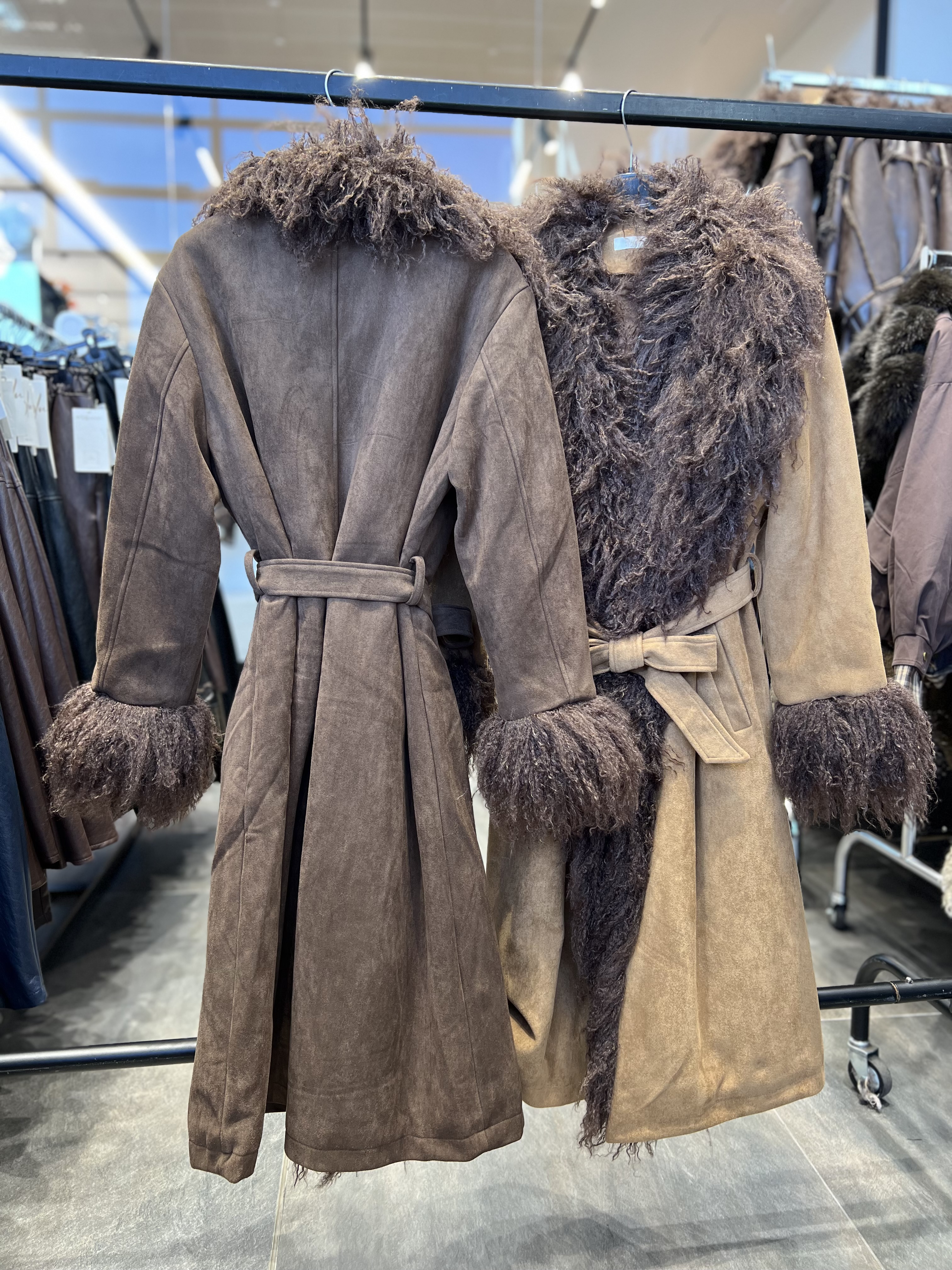 Cappotto con pelliccia ecologica