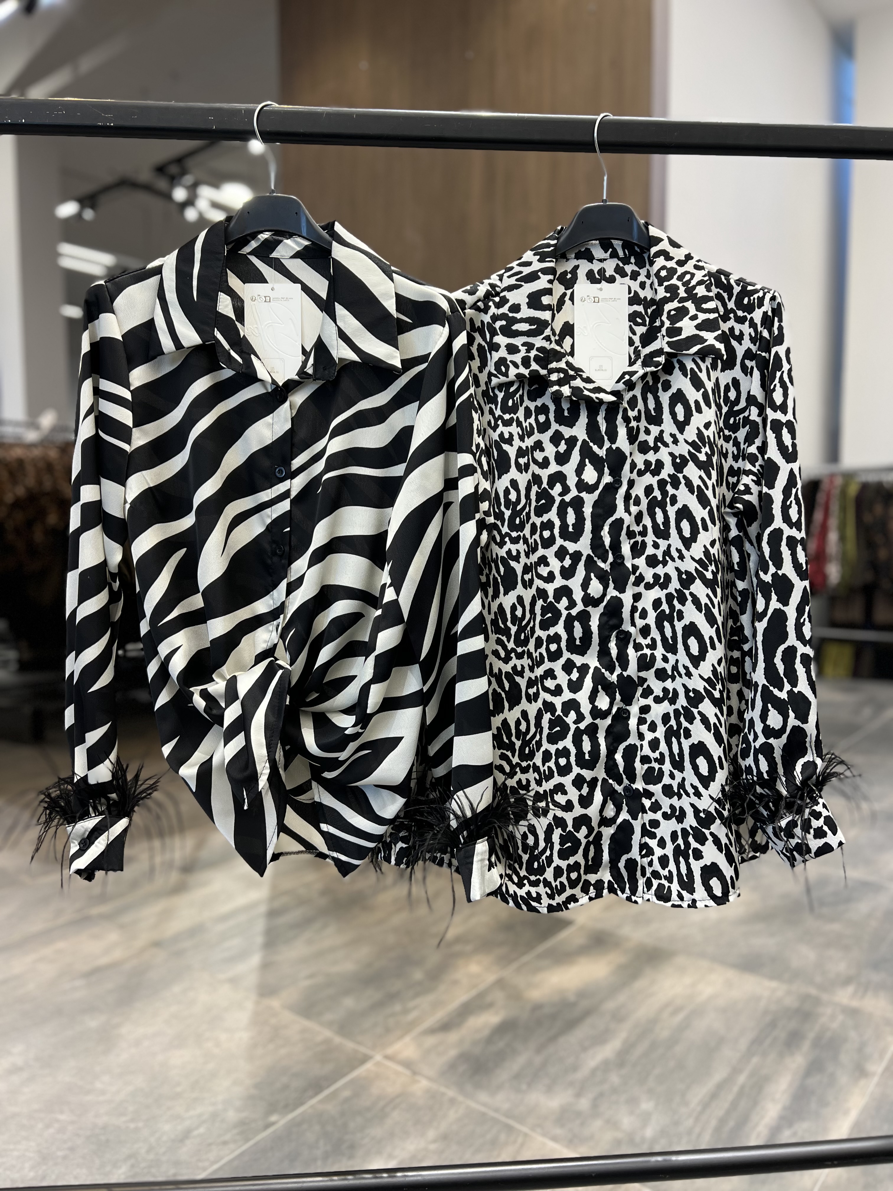Camicia con piume