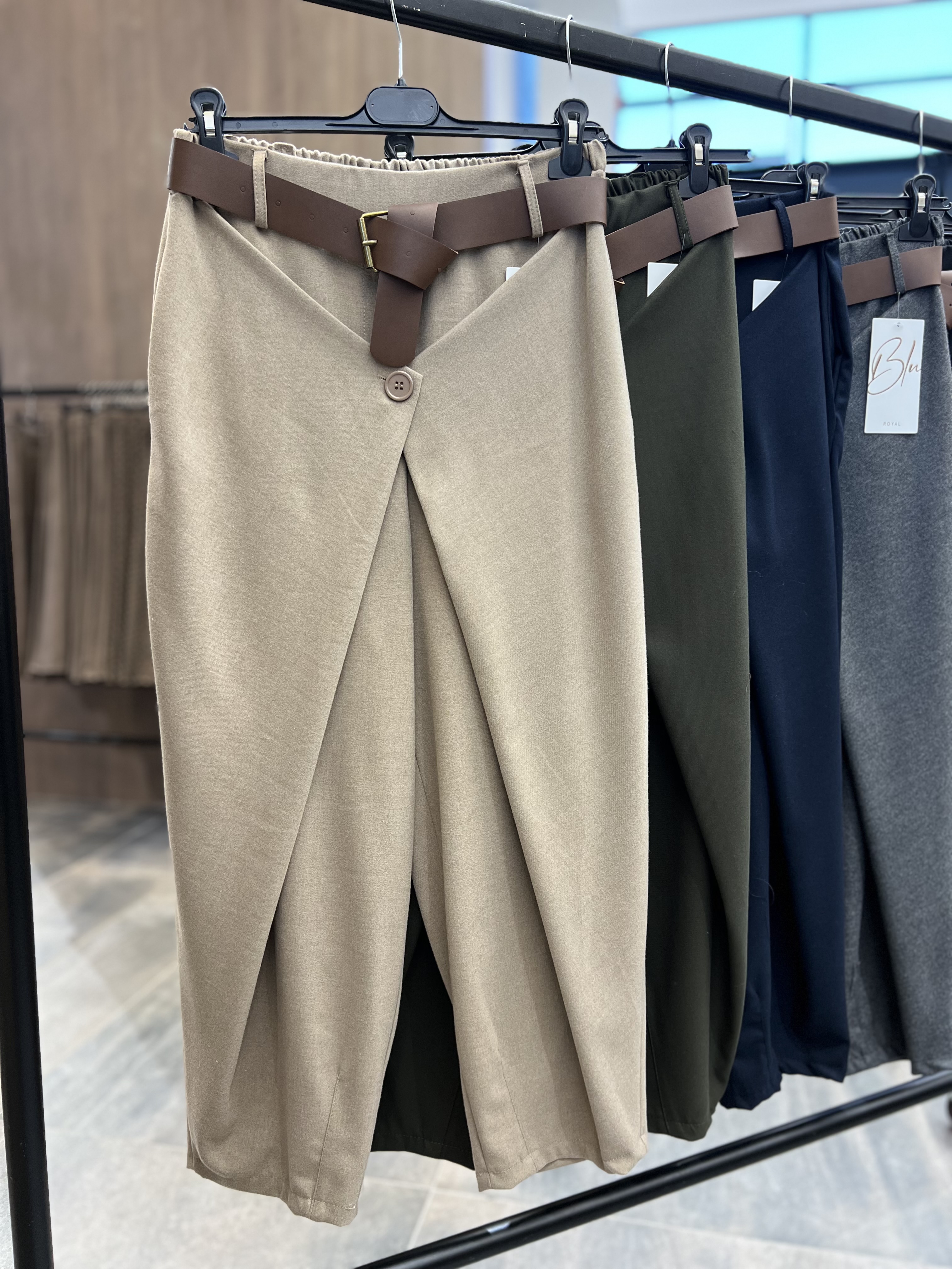Pantaloni con volant