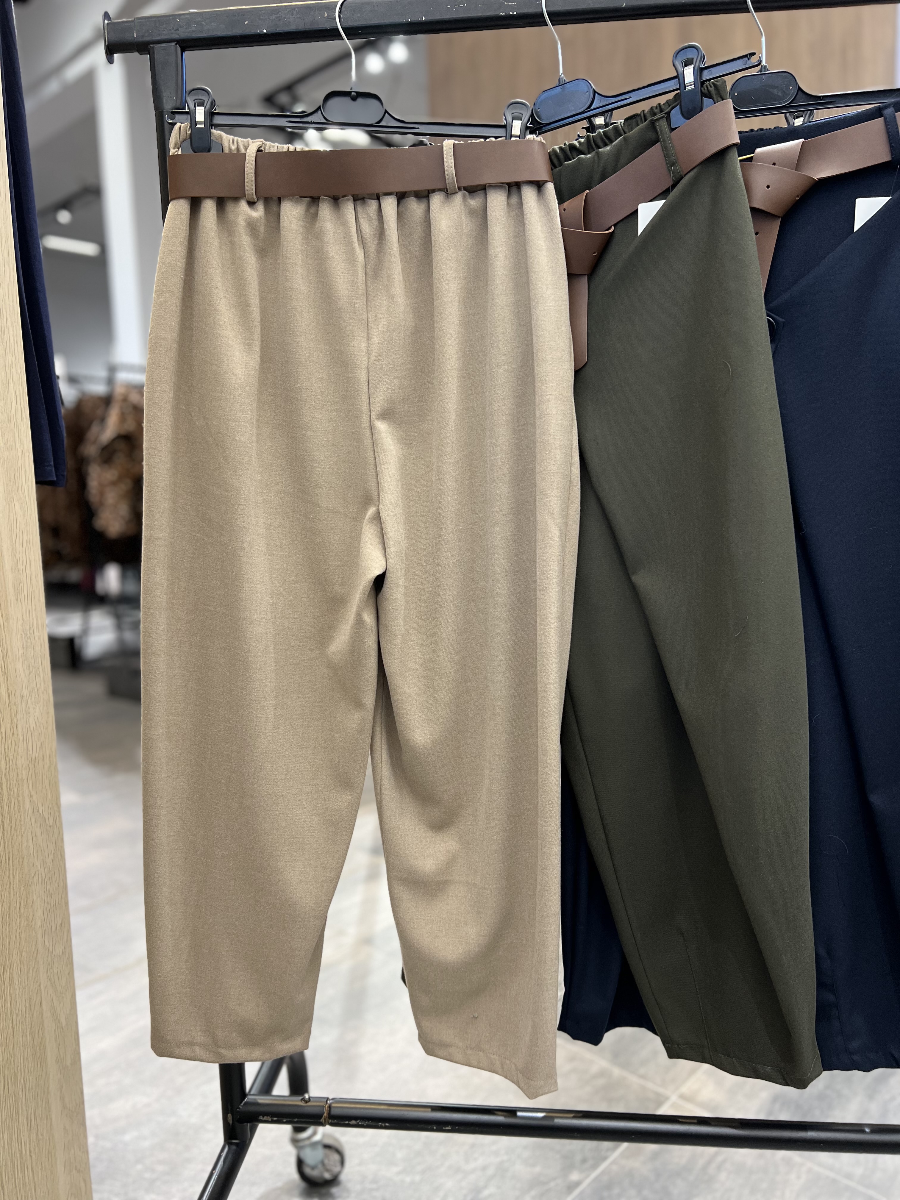 Pantaloni con volant