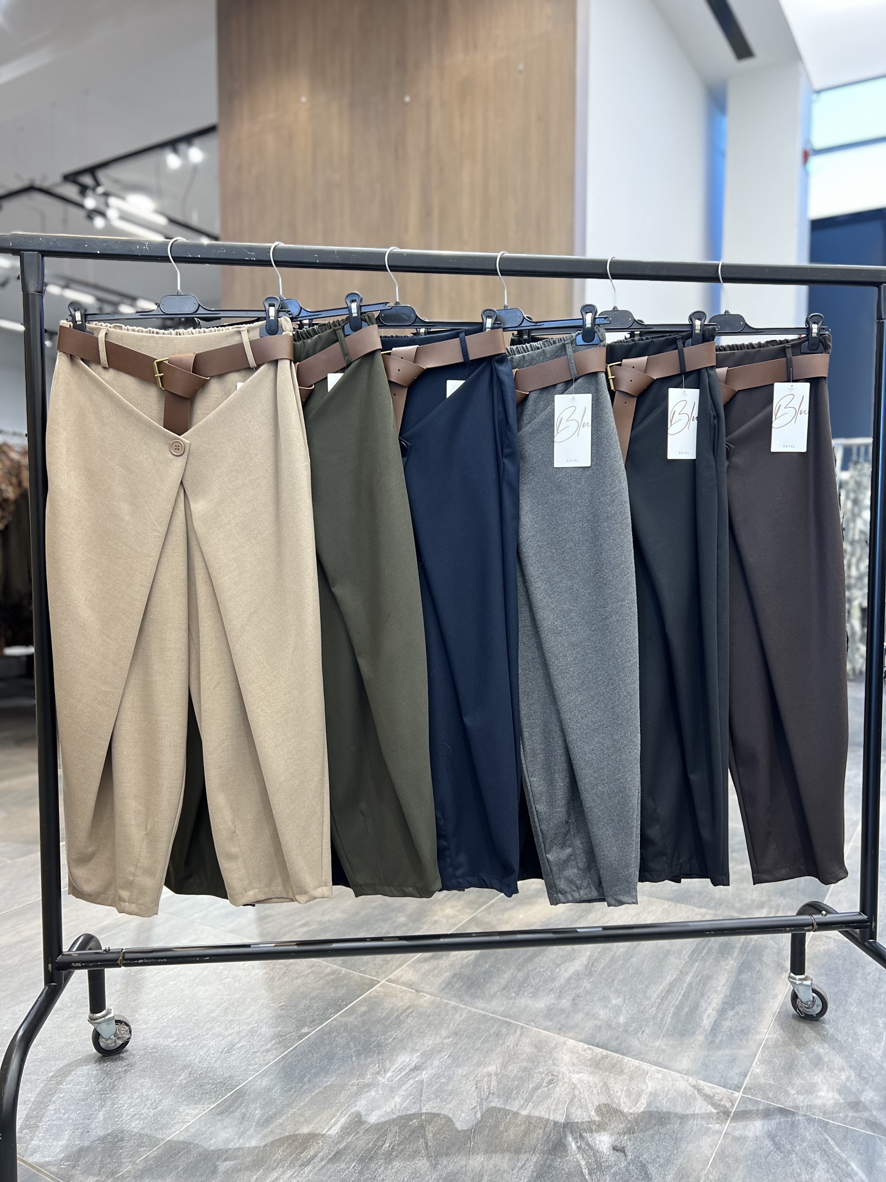 Pantaloni con volant