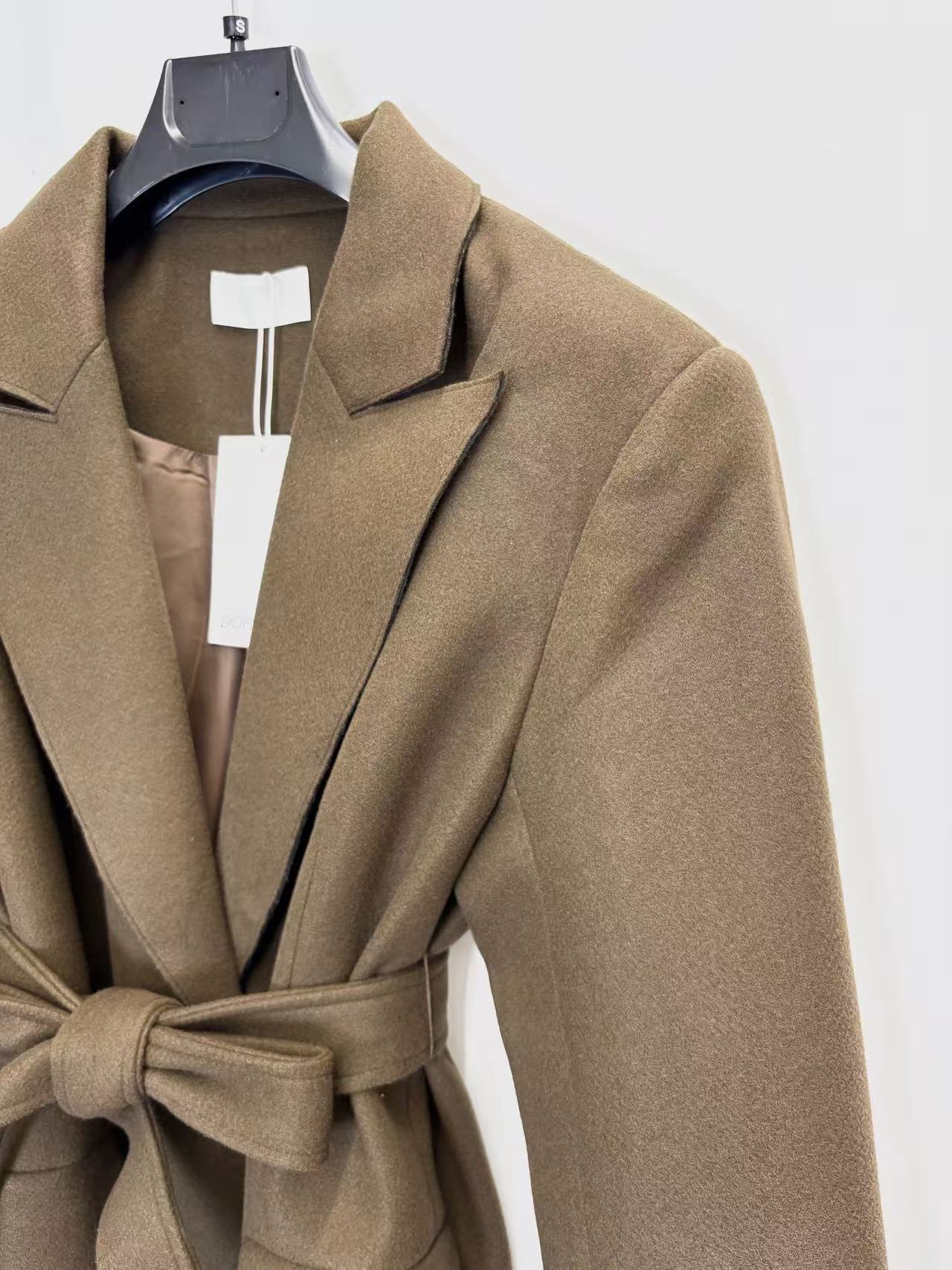 Long tie-up coat