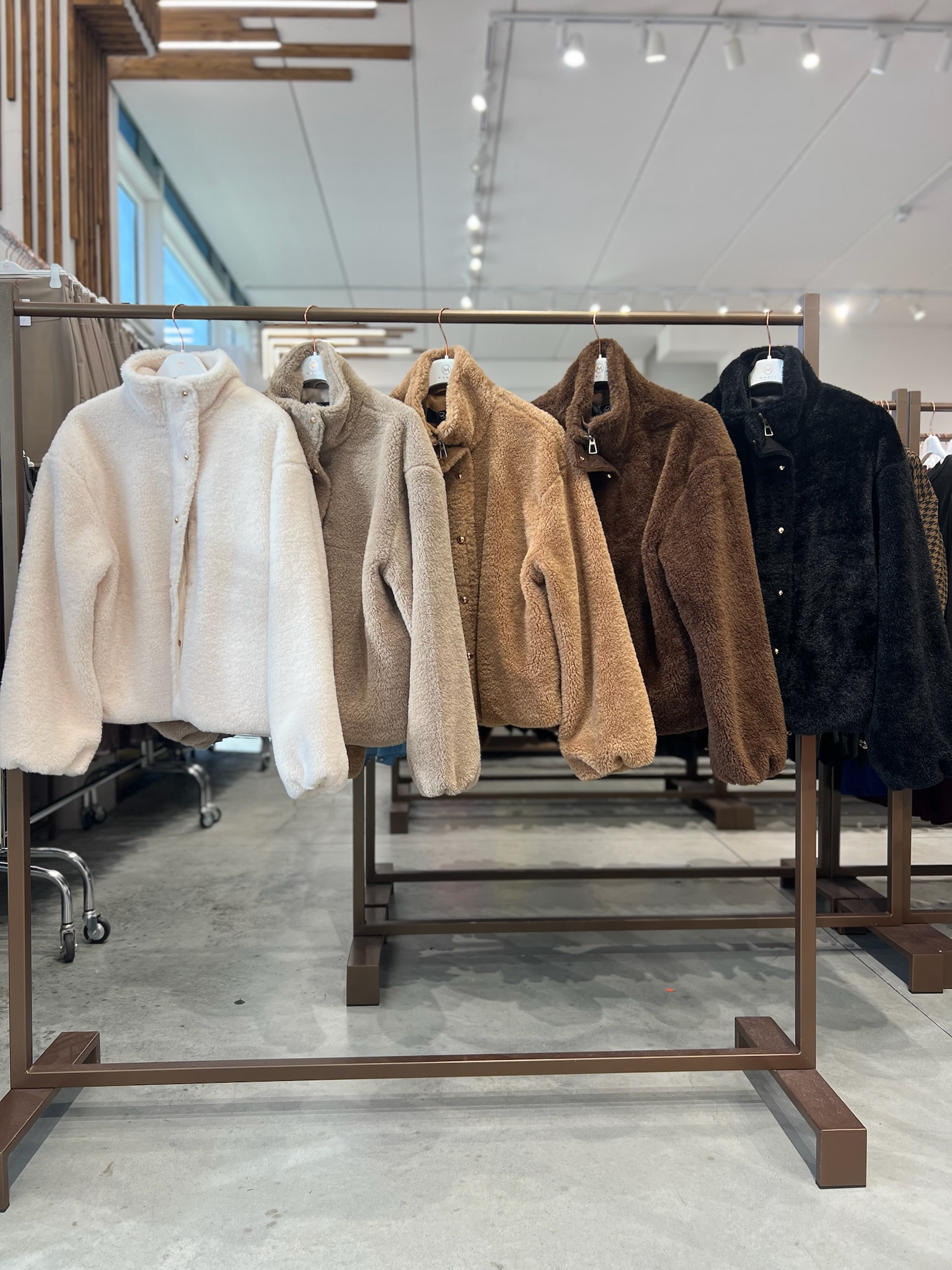 Giacca corta da donna "teddy"