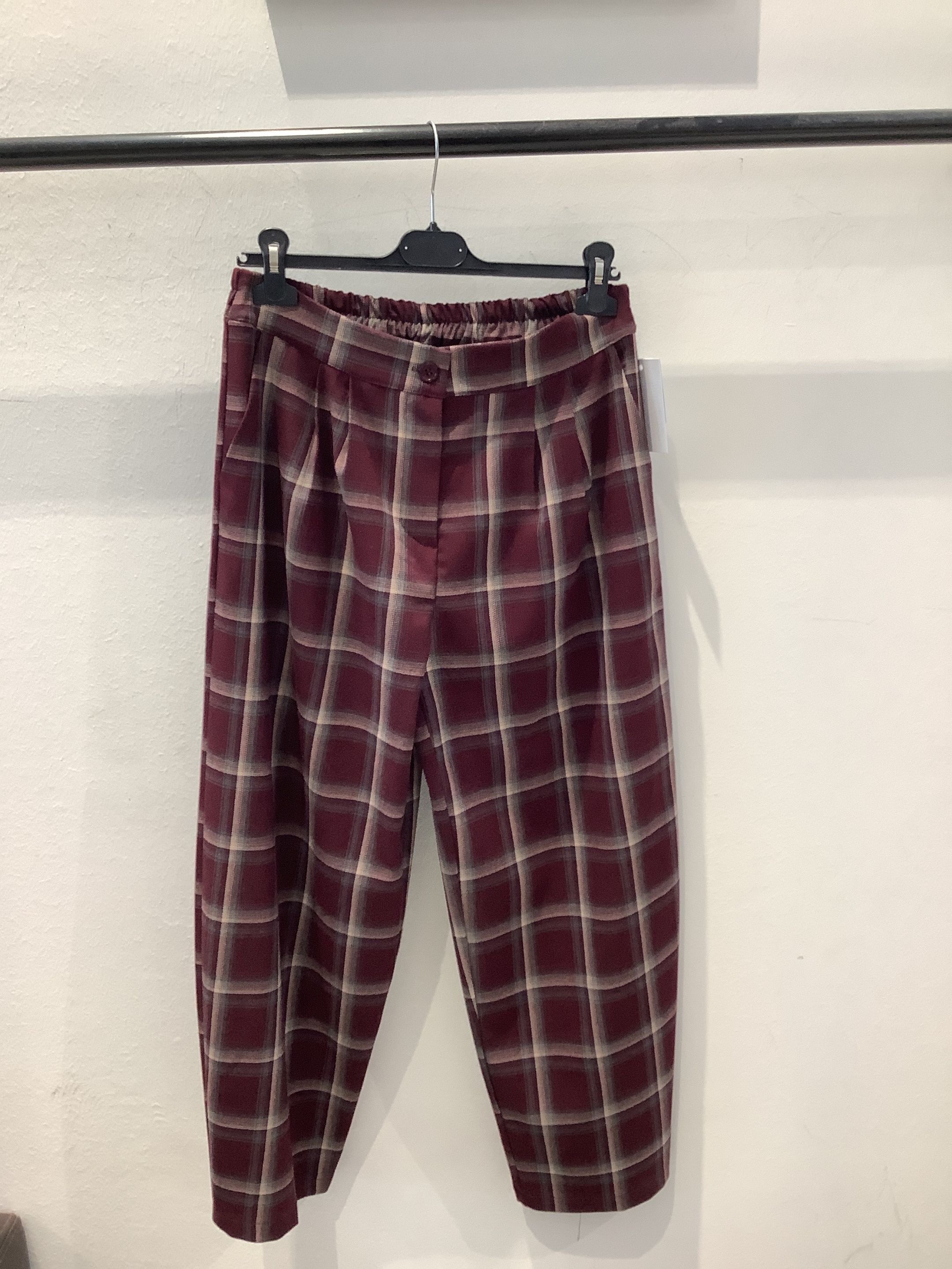Pantalone a quadri dal taglio morbido