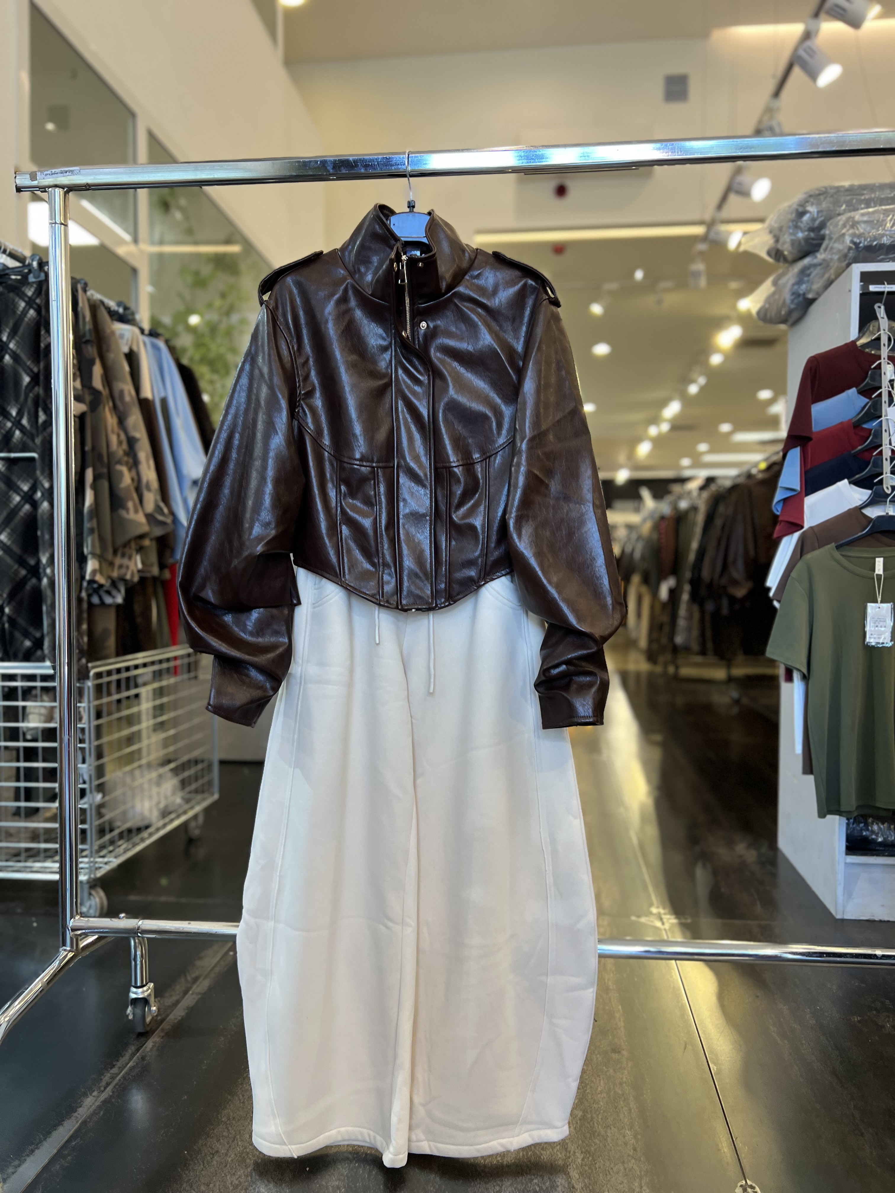 Giacca corta da donna in ecopelle