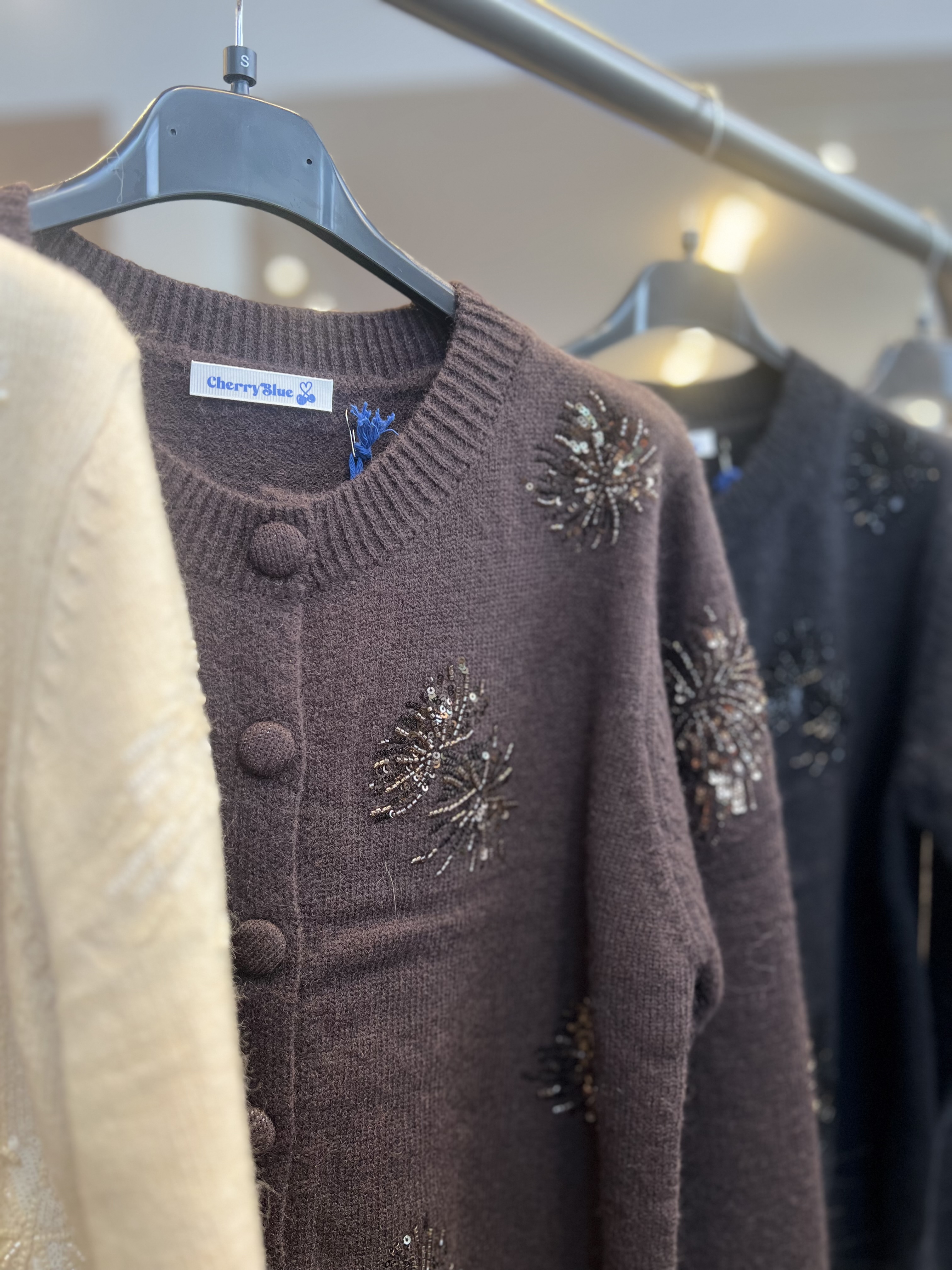 CARDIGAN GIROCOLLO CON D